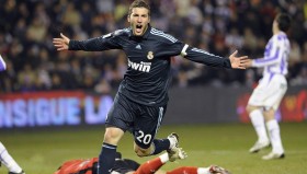 优直播-篮球比赛中高强度对抗下的体能保持与恢复技巧分享